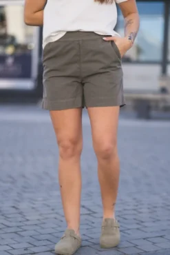 Agnes Shorts 829 Smokey Olive
