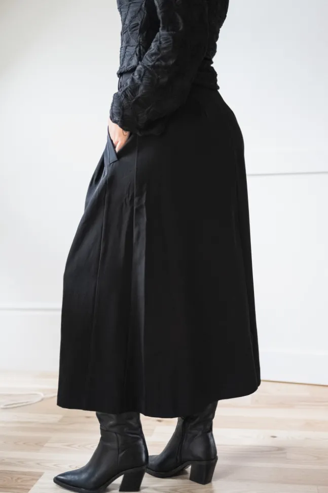 Anya Pleat Skirt Black