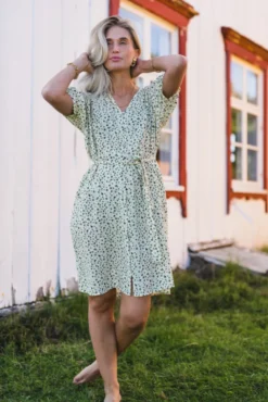 Astrid 2/4 V Shirt Dress Eng Ivy Flower