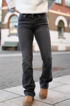 Becca MR Bootcut Flap Charcoal