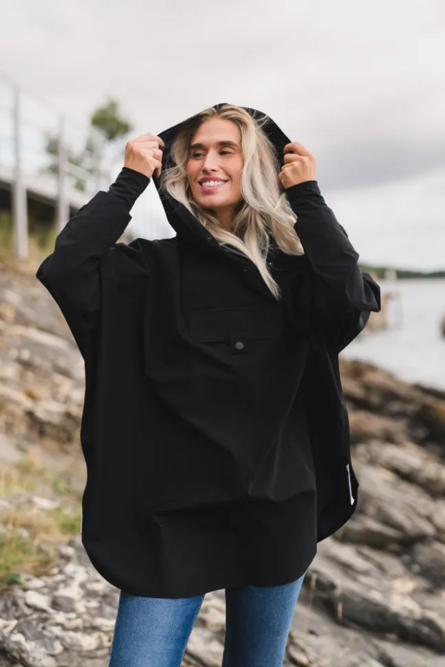 Bergen Poncho Black