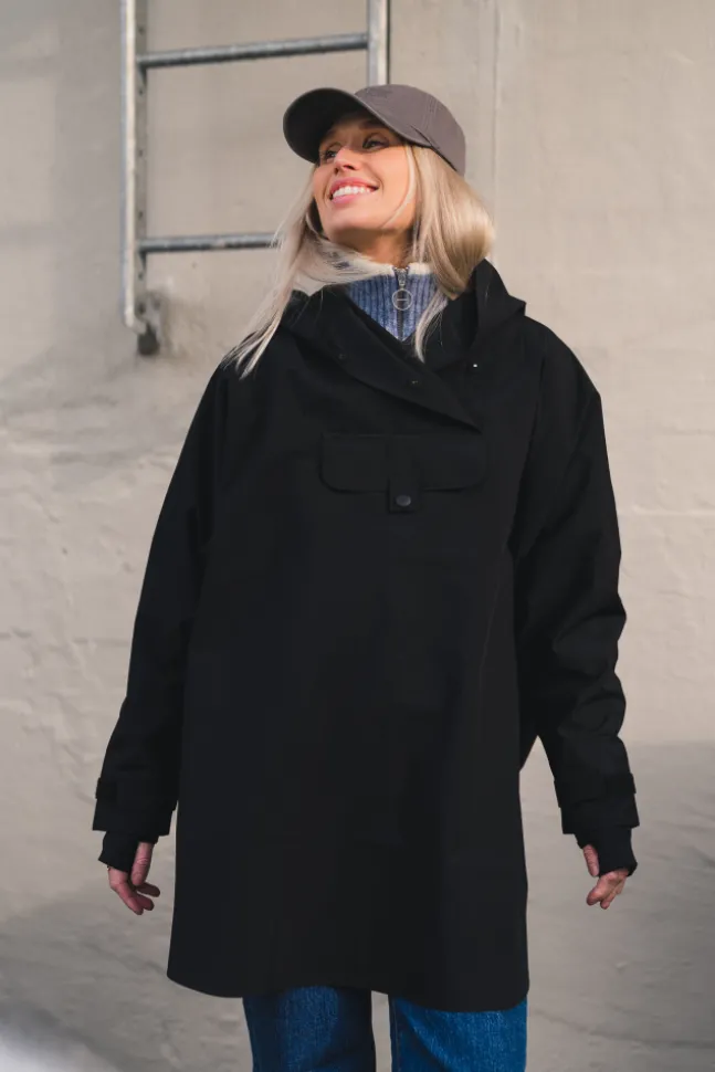Bergen Poncho Black
