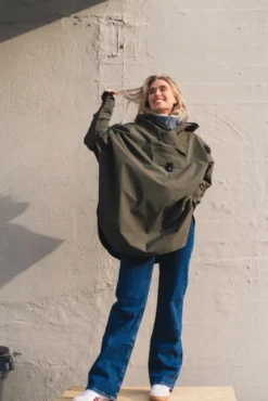 Bergen Poncho Grape Leaf