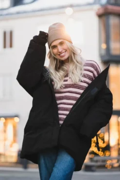 Besseggen Light Down Jacket Black