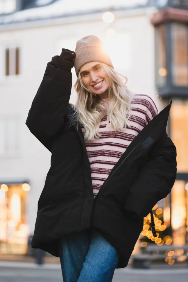 Besseggen Light Down Jacket Black