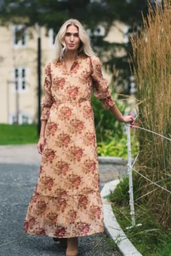 Bloom Dress Roses