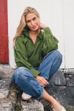 Camilla Top EMB Chive