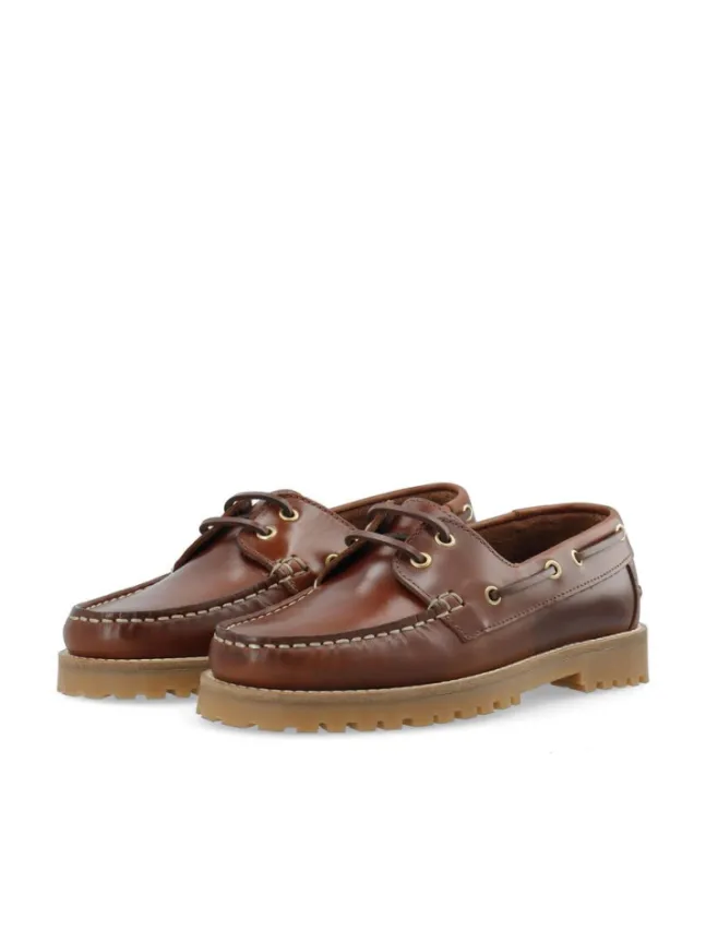 Capri Boat Shoe Pull Up Leather Brown