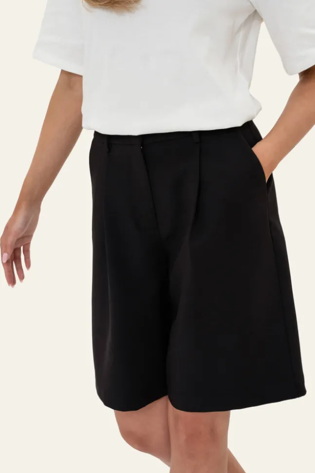Celinaic Shorts Black