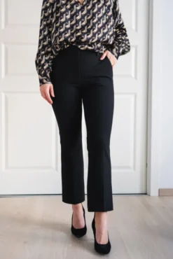 Clara Crop 285 Black Glow