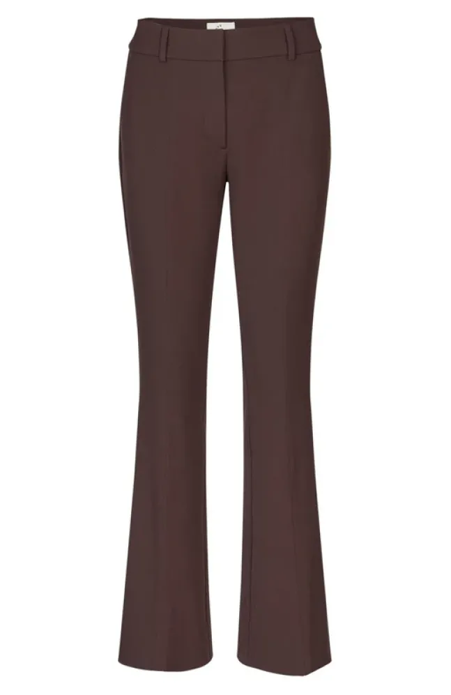 Clara 053 Deep Garnet Regular