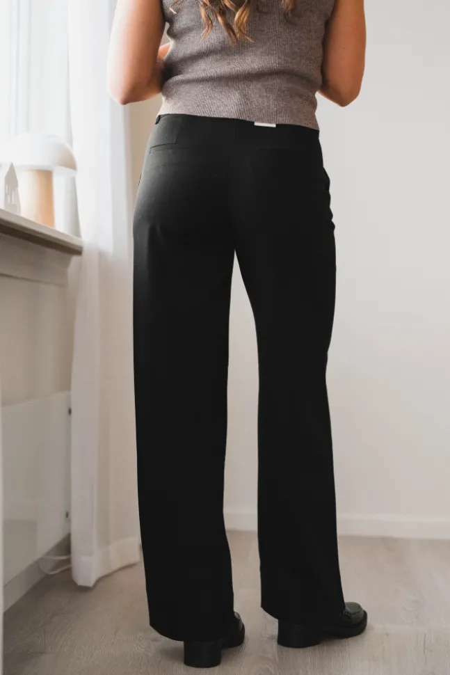 Dena 285 Black Regular