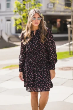 Evelda Orabella Short Dress Aop Desert Rose Flower