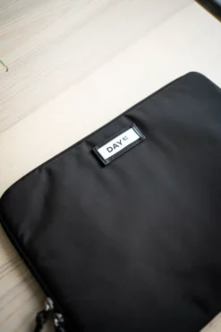 Gweneth RE-S Folder 15 Black