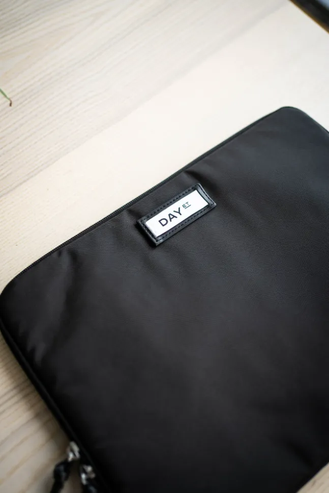 Gweneth RE-S Folder 15 Black