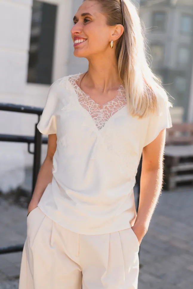 Idun Lace SS Blouse Offwhite