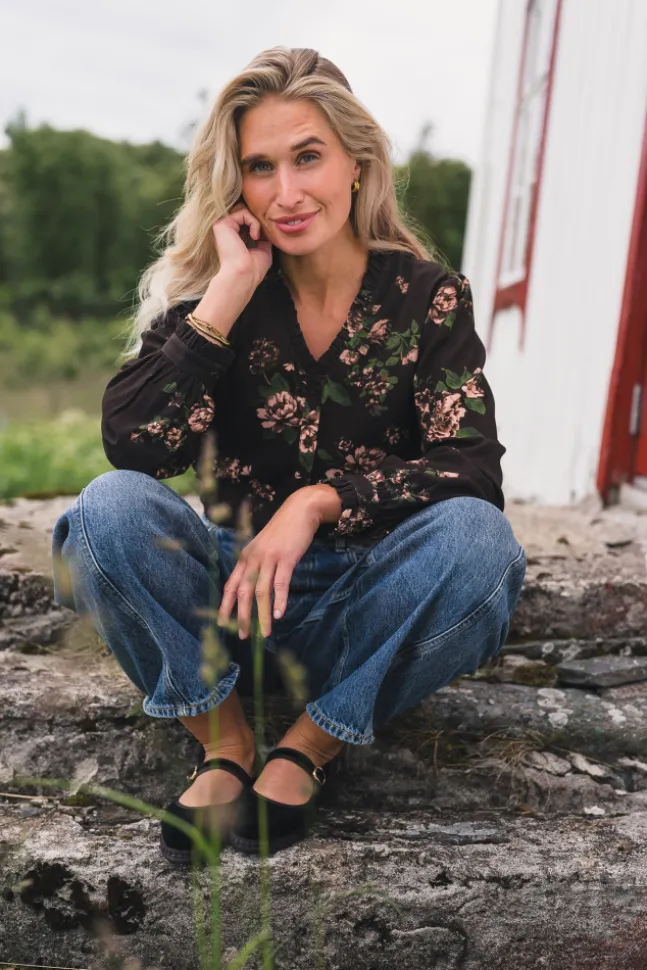 Irene V Shirt Misty Rose Flower