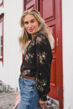 Irene V Shirt Misty Rose Flower