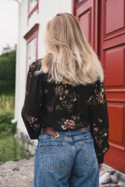Irene V Shirt Misty Rose Flower