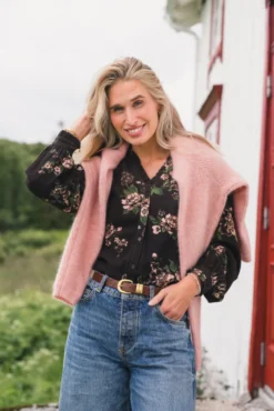 Irene V Shirt Misty Rose Flower