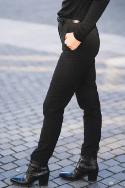 Julia 285 Black