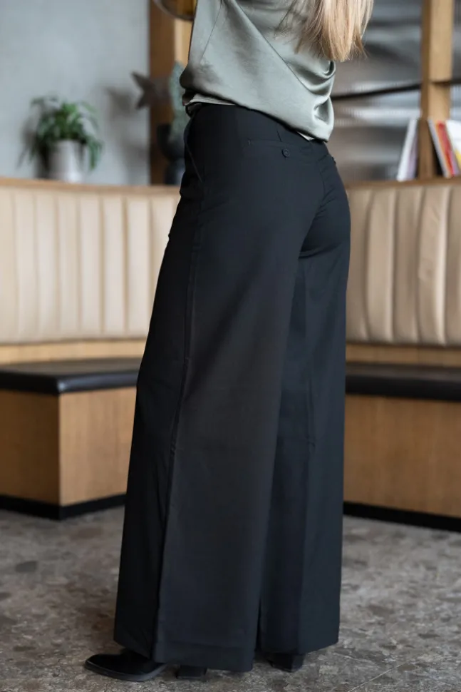 Laura 285 Black Regular