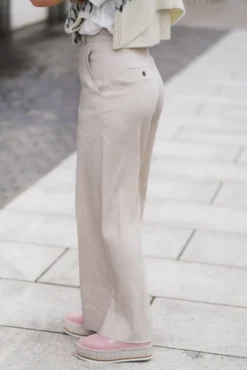 Laura 769 Sand Linen Regular