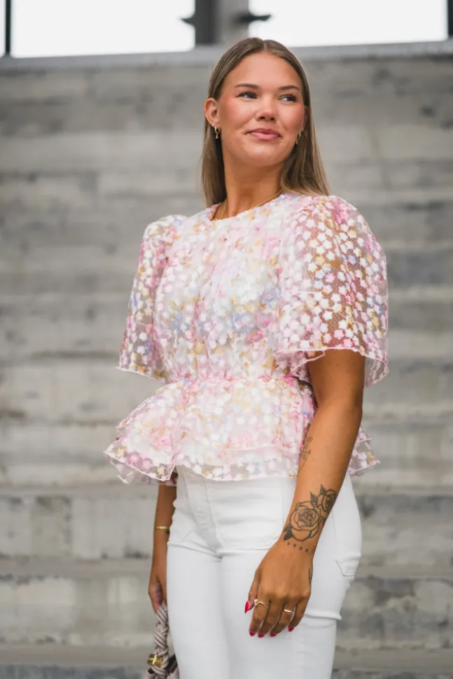 Leanna SS Top Pristine Leanna Aop