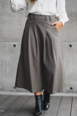 Luna Pocket Pleat Skirt Walnut