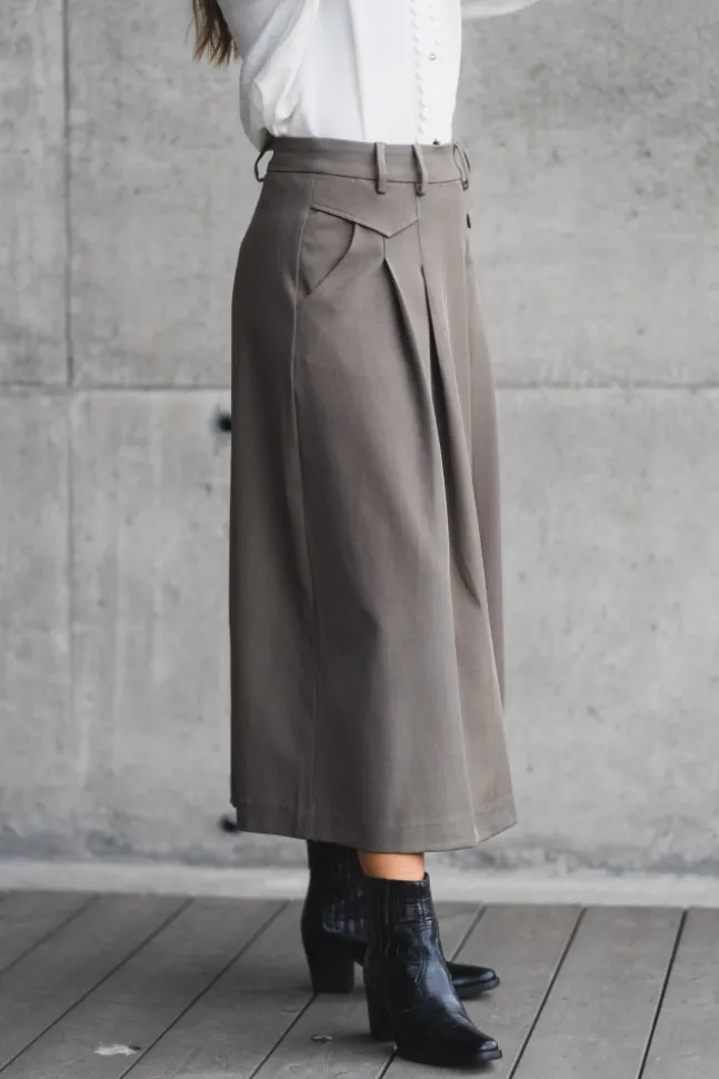 Luna Pocket Pleat Skirt Walnut