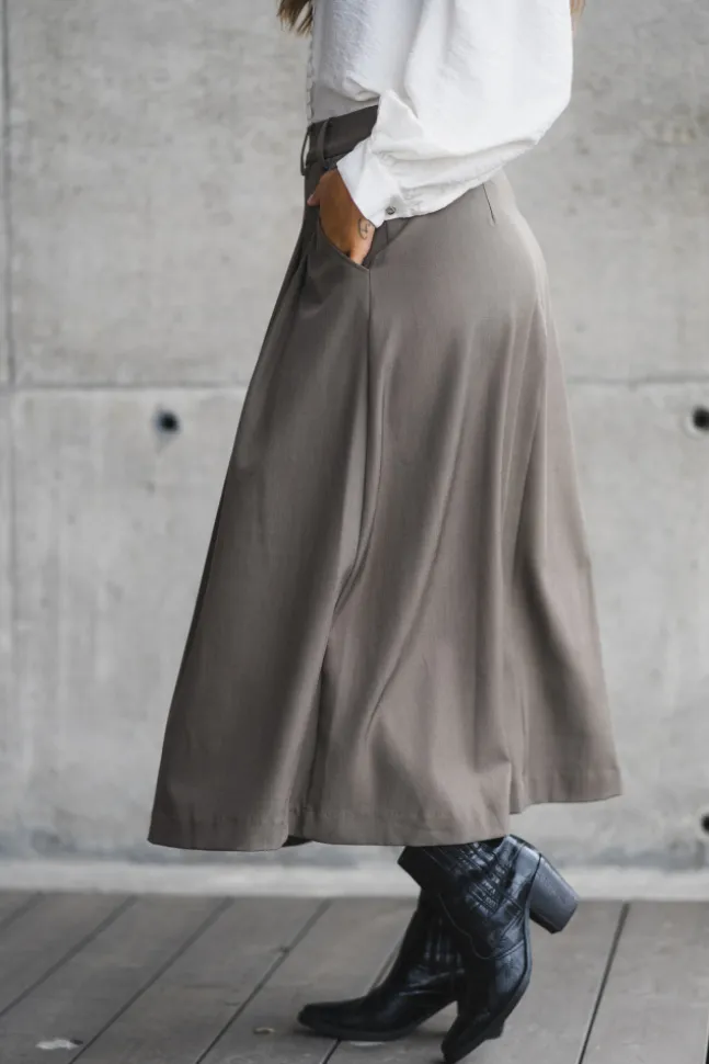 Luna Pocket Pleat Skirt Walnut