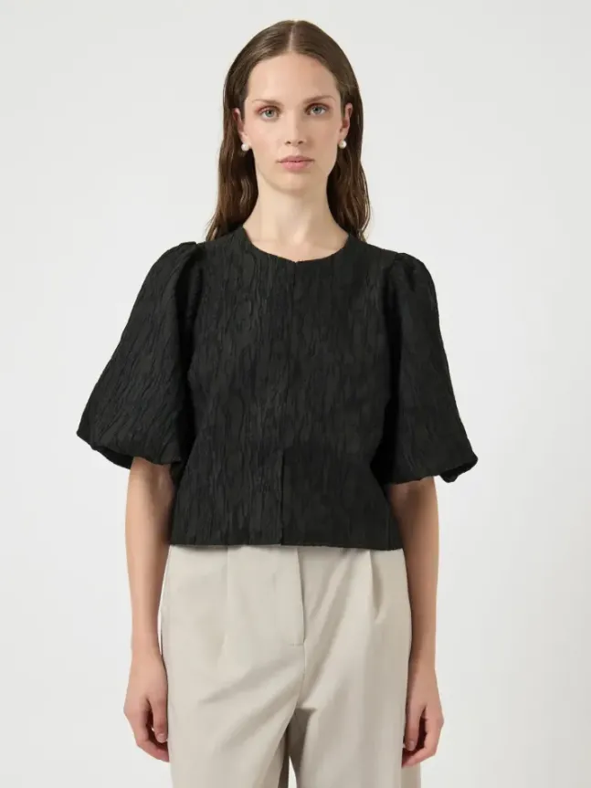 Minu 2/4 Short Top Black