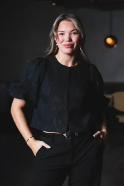 Minu 2/4 Short Top Black