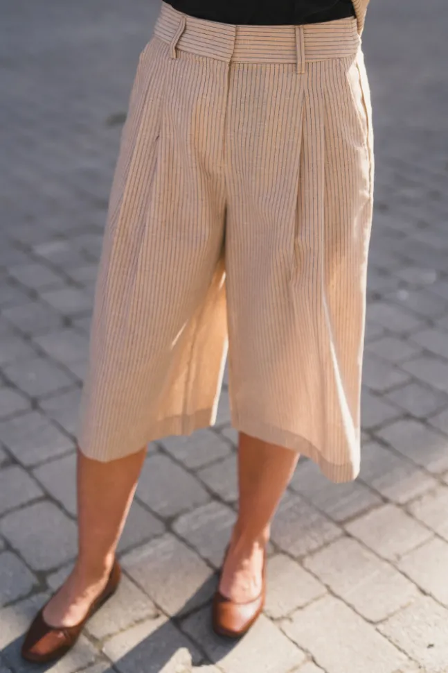 Nadine Pleat Bermuda Bisquit