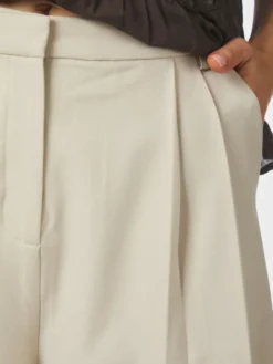 Nika Structure Shorts Creme