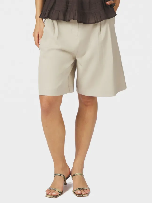 Nika Structure Shorts Creme
