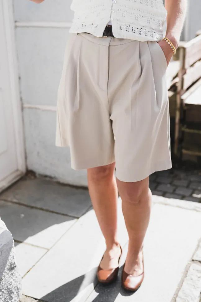 Nika Structure Shorts Creme