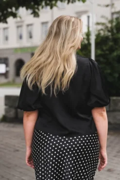 Pella 2/4 V-Neck Top Black