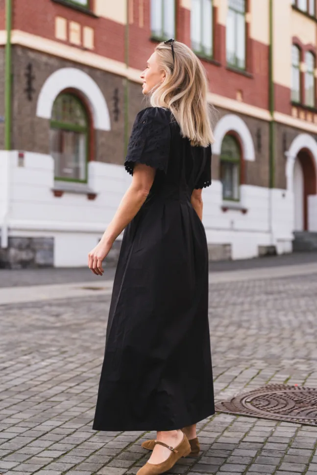 Poppy Emb Pleat Dress Black