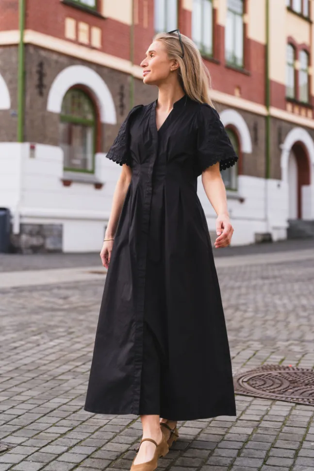 Poppy Emb Pleat Dress Black