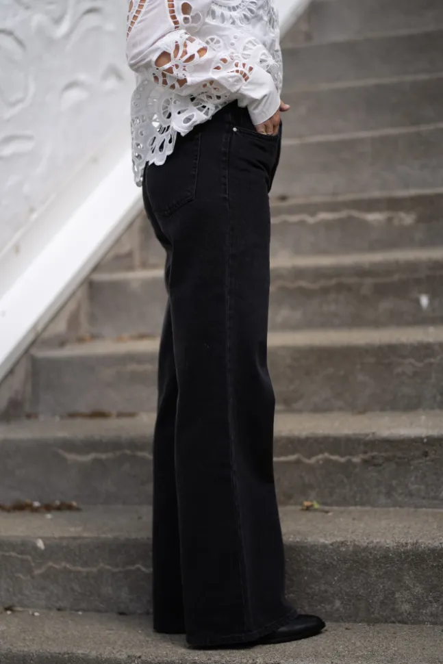 Reign Jean Black