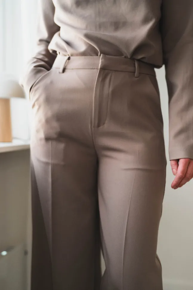 Reign Tailored Extra Wide Taupe Grey