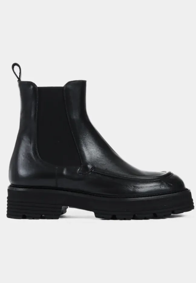Riva Black