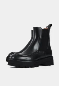 Riva Black
