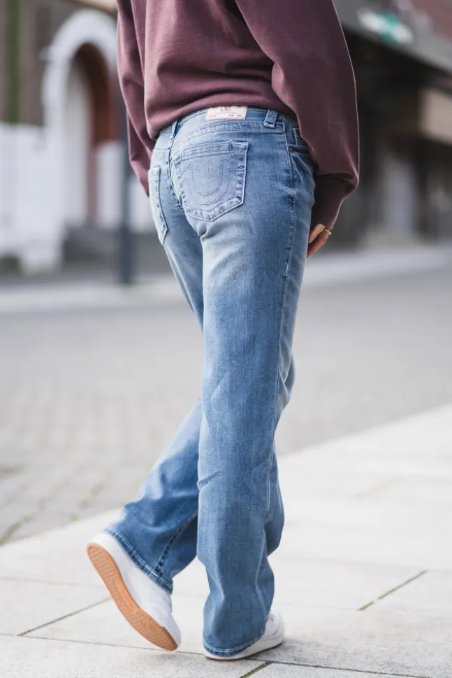 Sarah Low Rise Straight Medium Wash