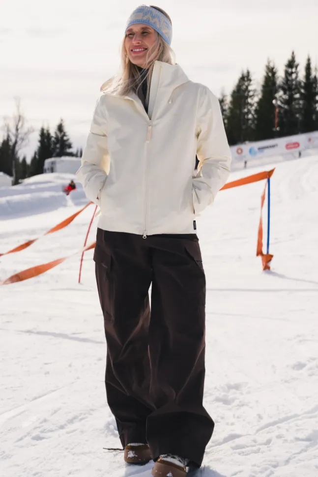 W Tryvann Light Down Jacket Ecru