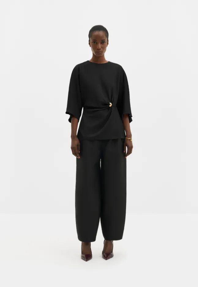 Zilla Brooch Detailed Blouse Black